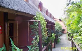 Umfolozi Riverlodge & Birdpark